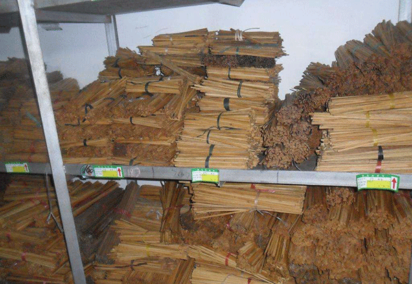 不正確安裝磁性槽楔可能導(dǎo)致高壓電機產(chǎn)生電氣故障。