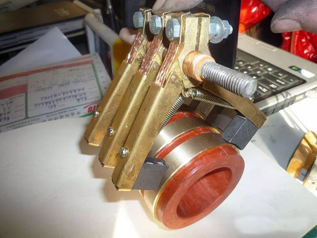 圖為西安西瑪高壓電機(jī)滑環(huán)照片 圖為西安西瑪高壓電機(jī)滑環(huán)照片