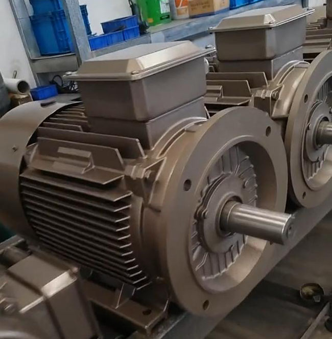 圖為西安泰富西瑪電機生產(chǎn)的YR系列繞線型三相異步電機照片 圖為西安泰富西瑪電機生產(chǎn)的YR系列繞線型三相異步電機照片